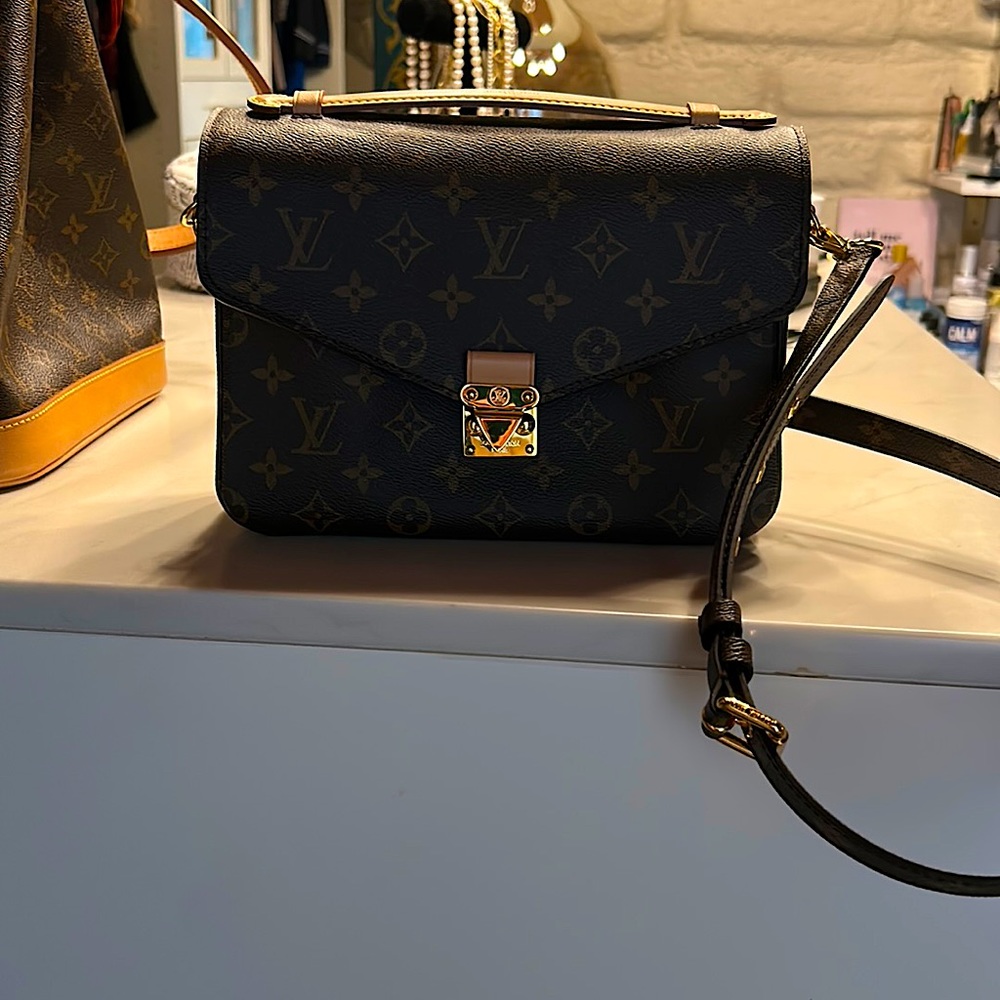 Louis Vuitton Pochette Métis MNG